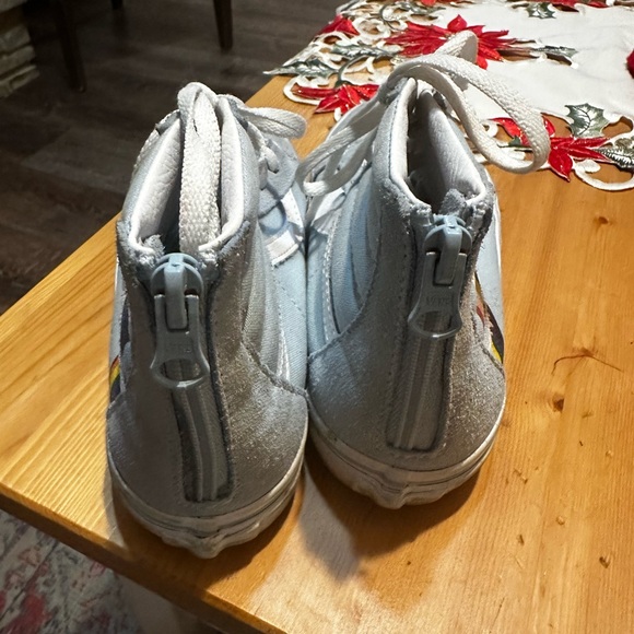 Vans - Picture 2 of 2